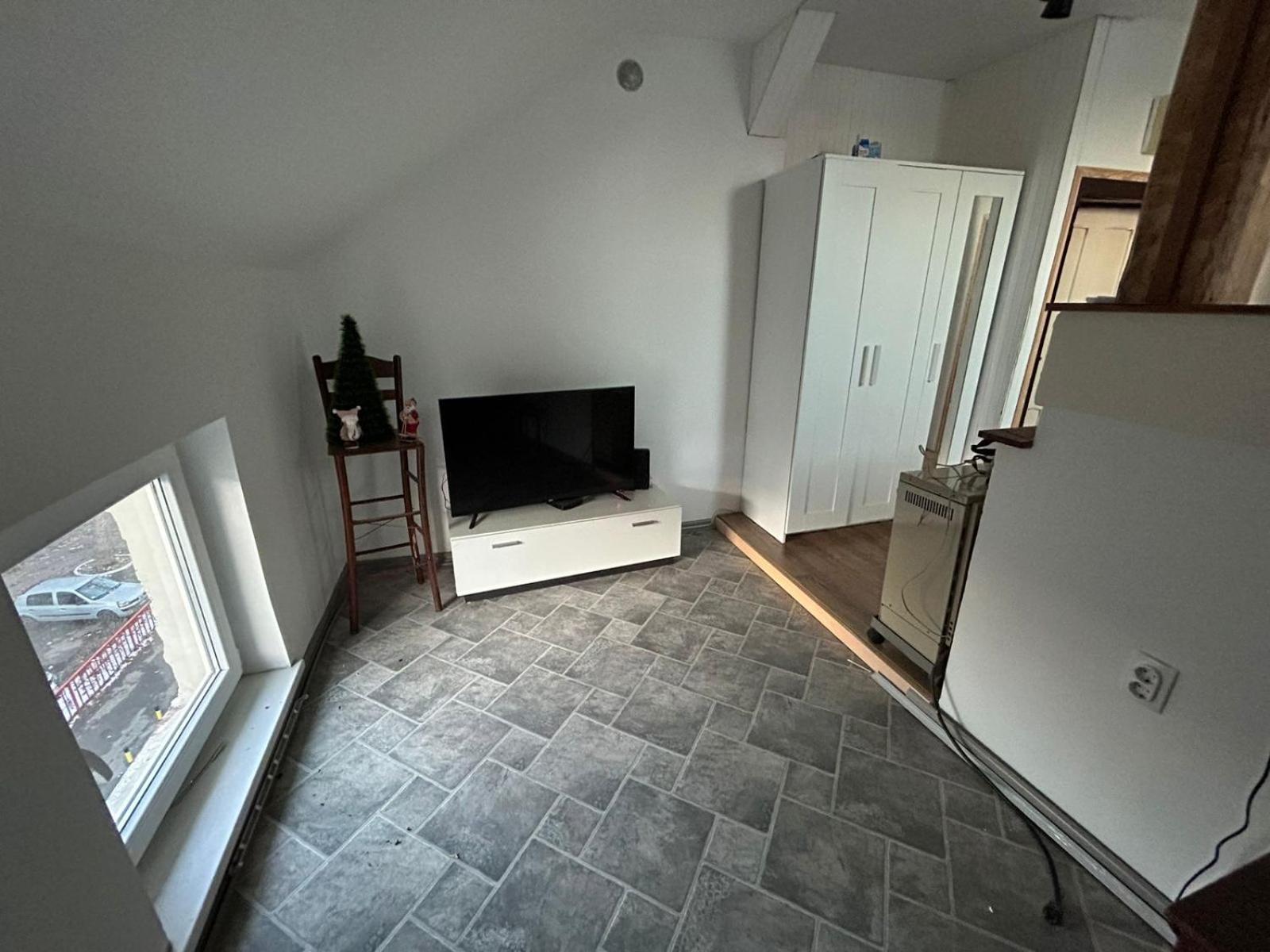 Private Apartament With Shared Bathroom Beograd Bagian luar foto